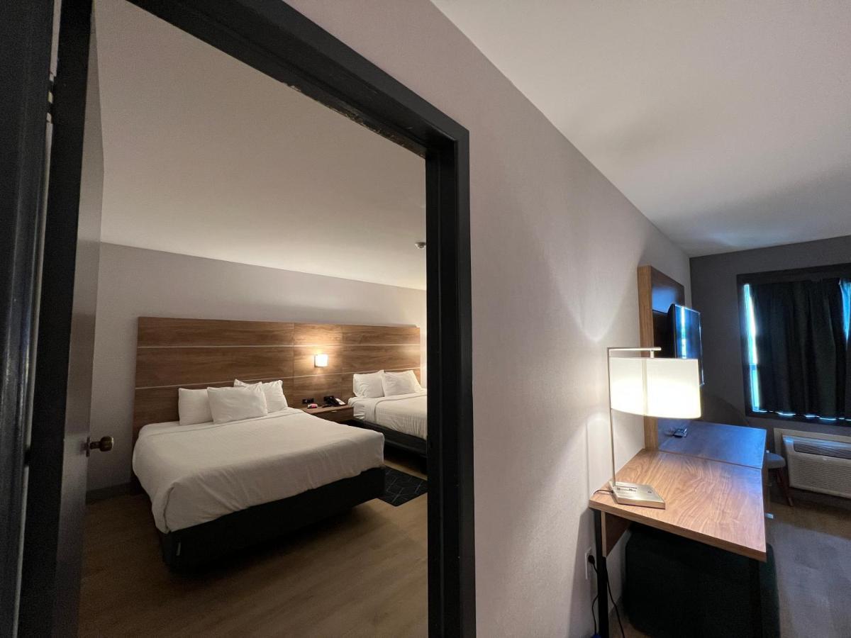 Super 8 By Wyndham Cornwall On Εξωτερικό φωτογραφία