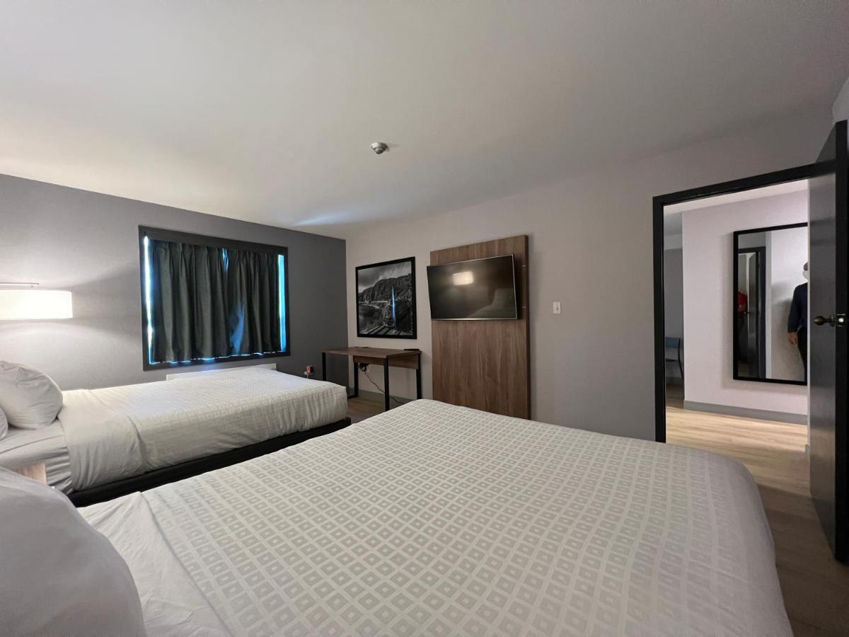 Super 8 By Wyndham Cornwall On Εξωτερικό φωτογραφία