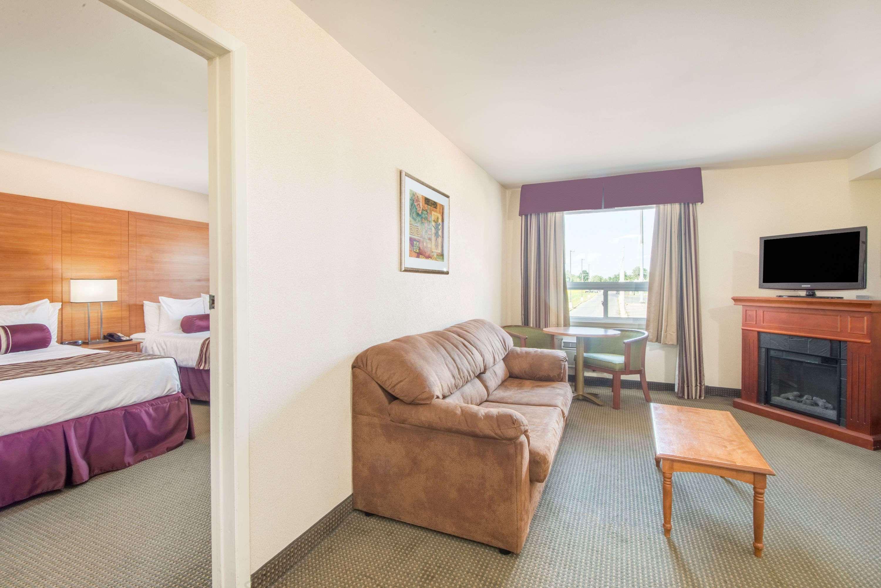 Super 8 By Wyndham Cornwall On Εξωτερικό φωτογραφία