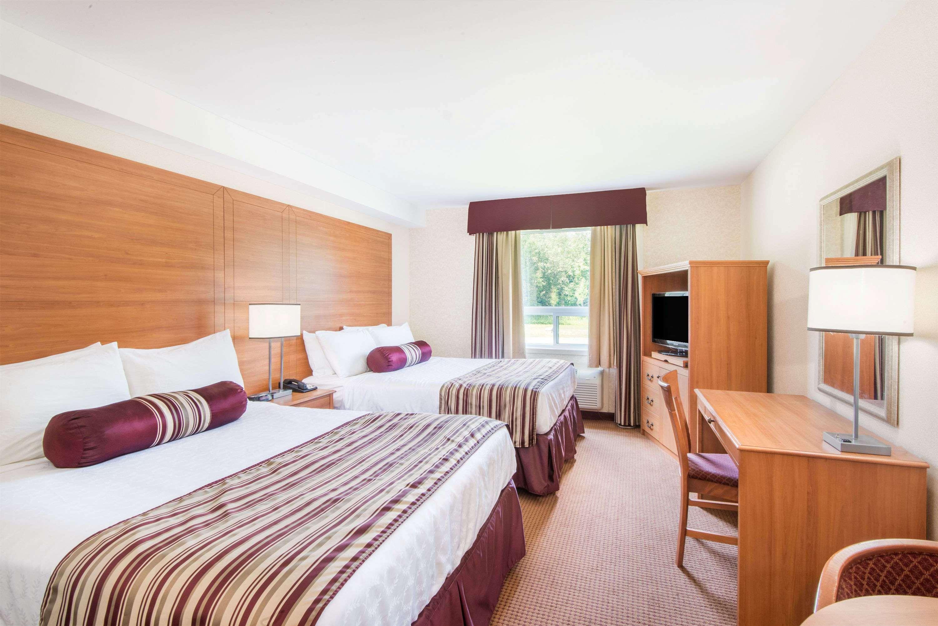 Super 8 By Wyndham Cornwall On Εξωτερικό φωτογραφία
