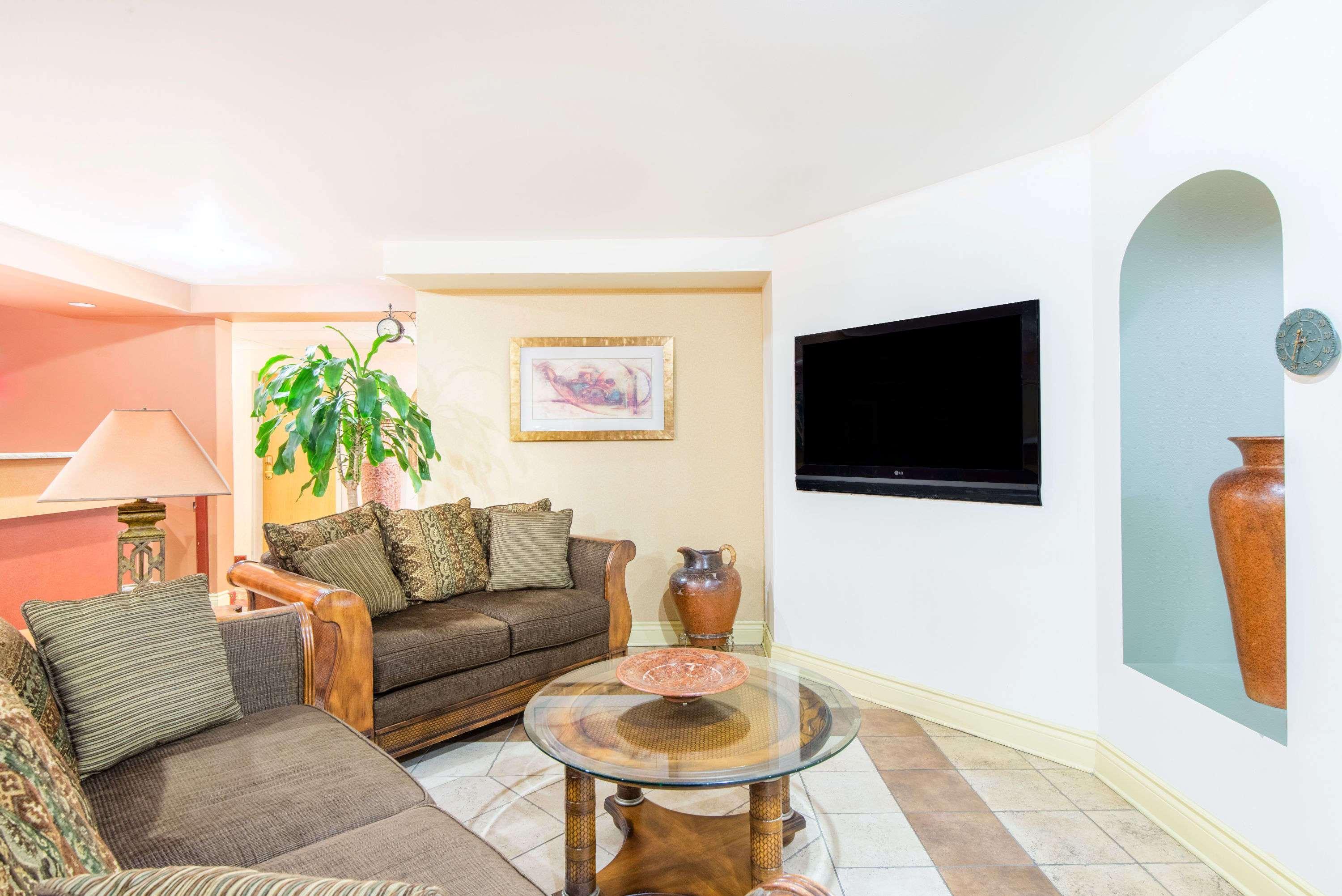 Super 8 By Wyndham Cornwall On Εξωτερικό φωτογραφία