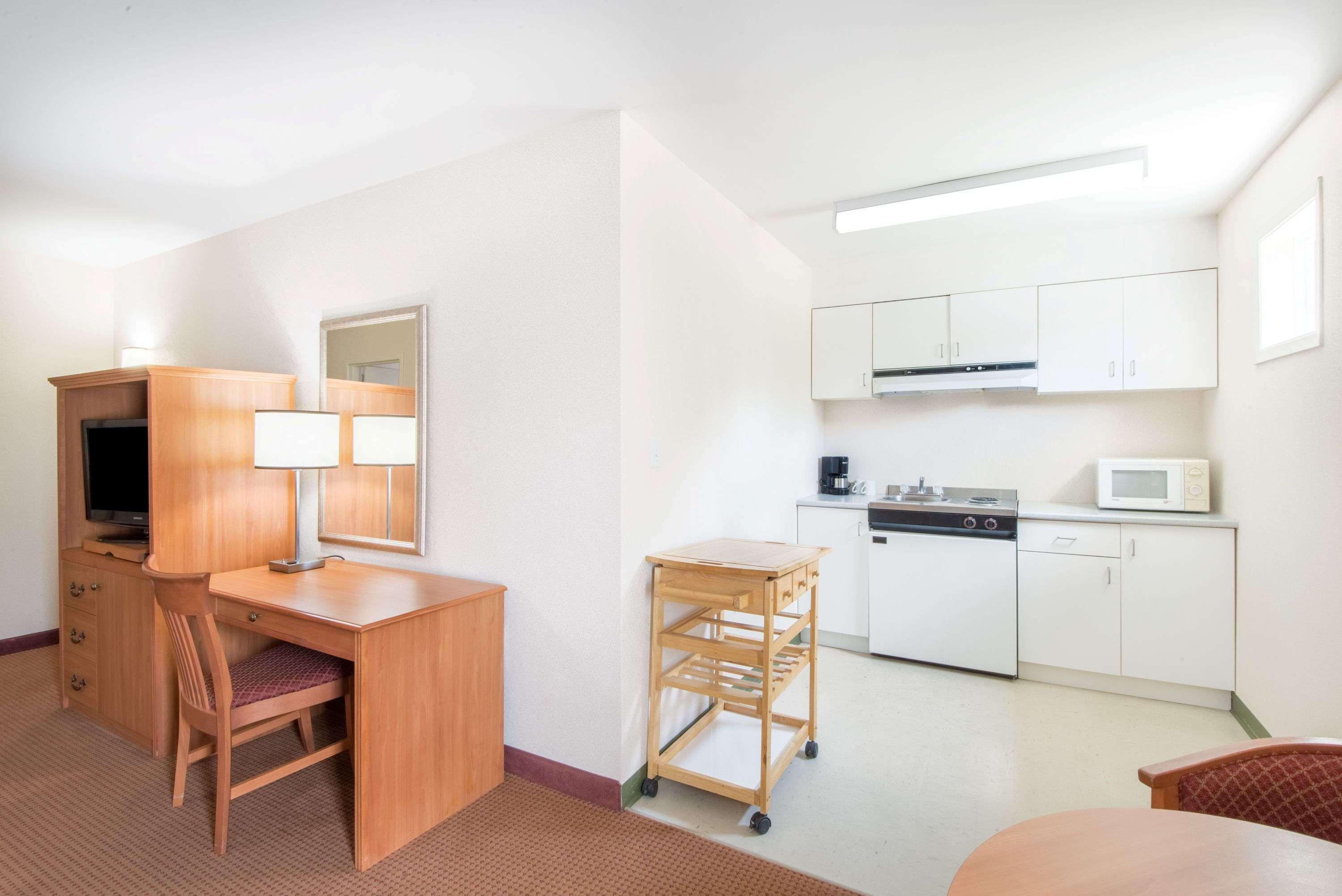 Super 8 By Wyndham Cornwall On Εξωτερικό φωτογραφία