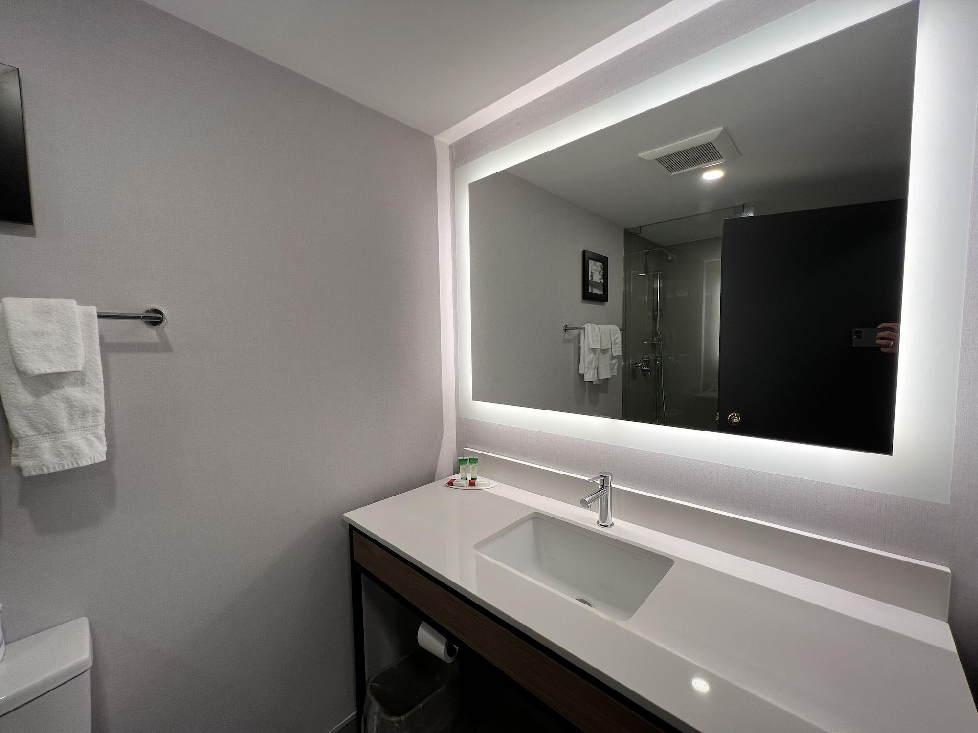 Super 8 By Wyndham Cornwall On Εξωτερικό φωτογραφία
