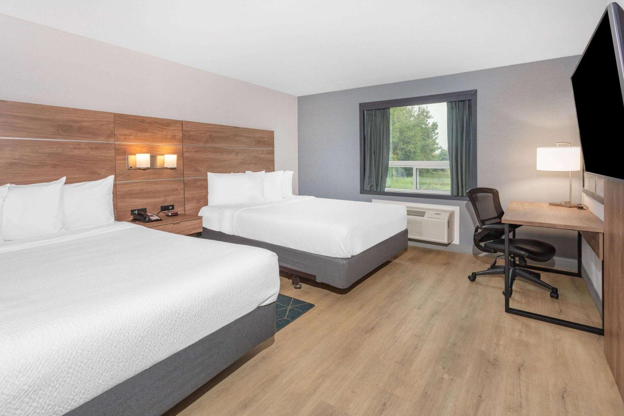 Super 8 By Wyndham Cornwall On Εξωτερικό φωτογραφία