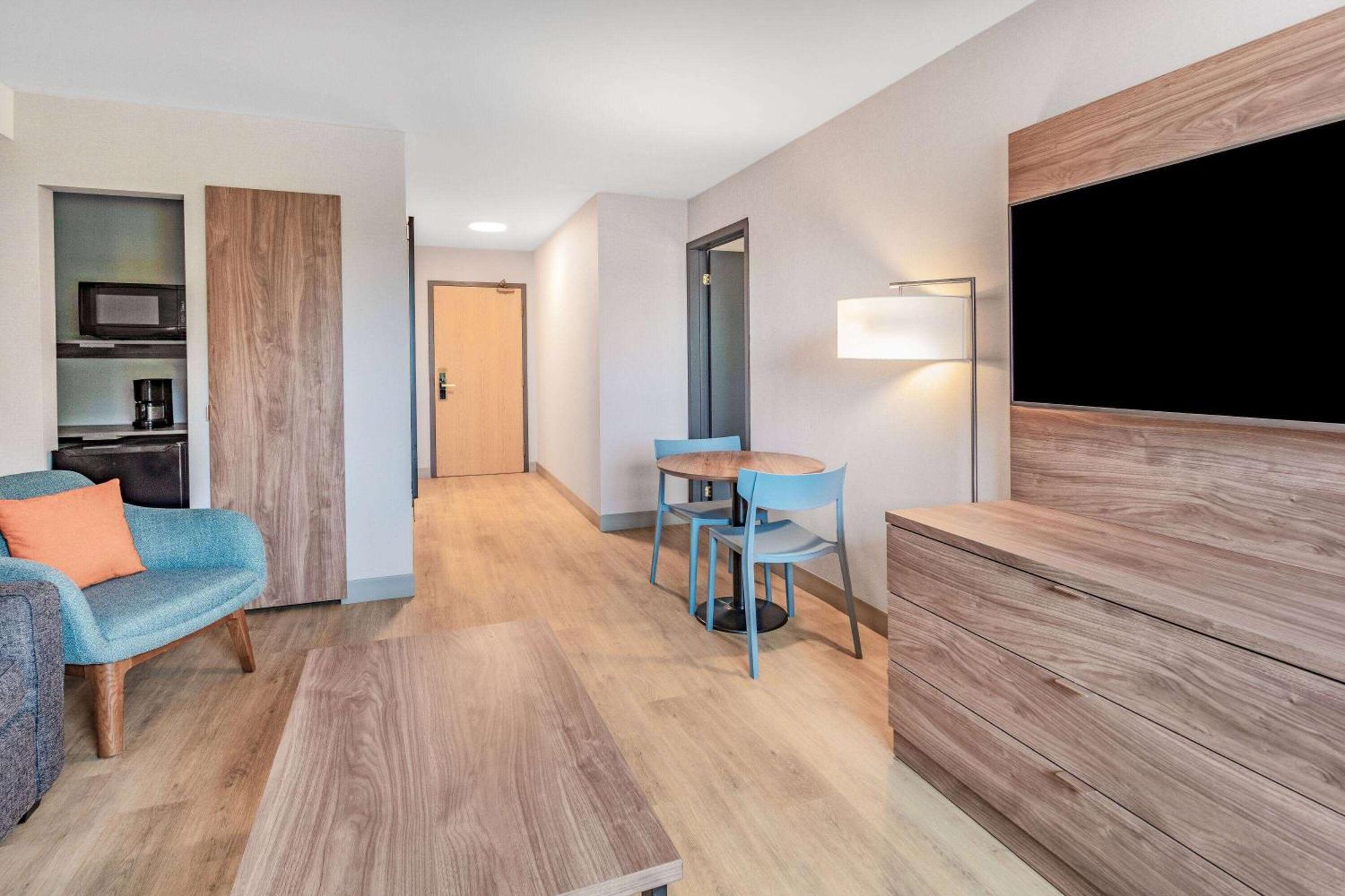 Super 8 By Wyndham Cornwall On Εξωτερικό φωτογραφία