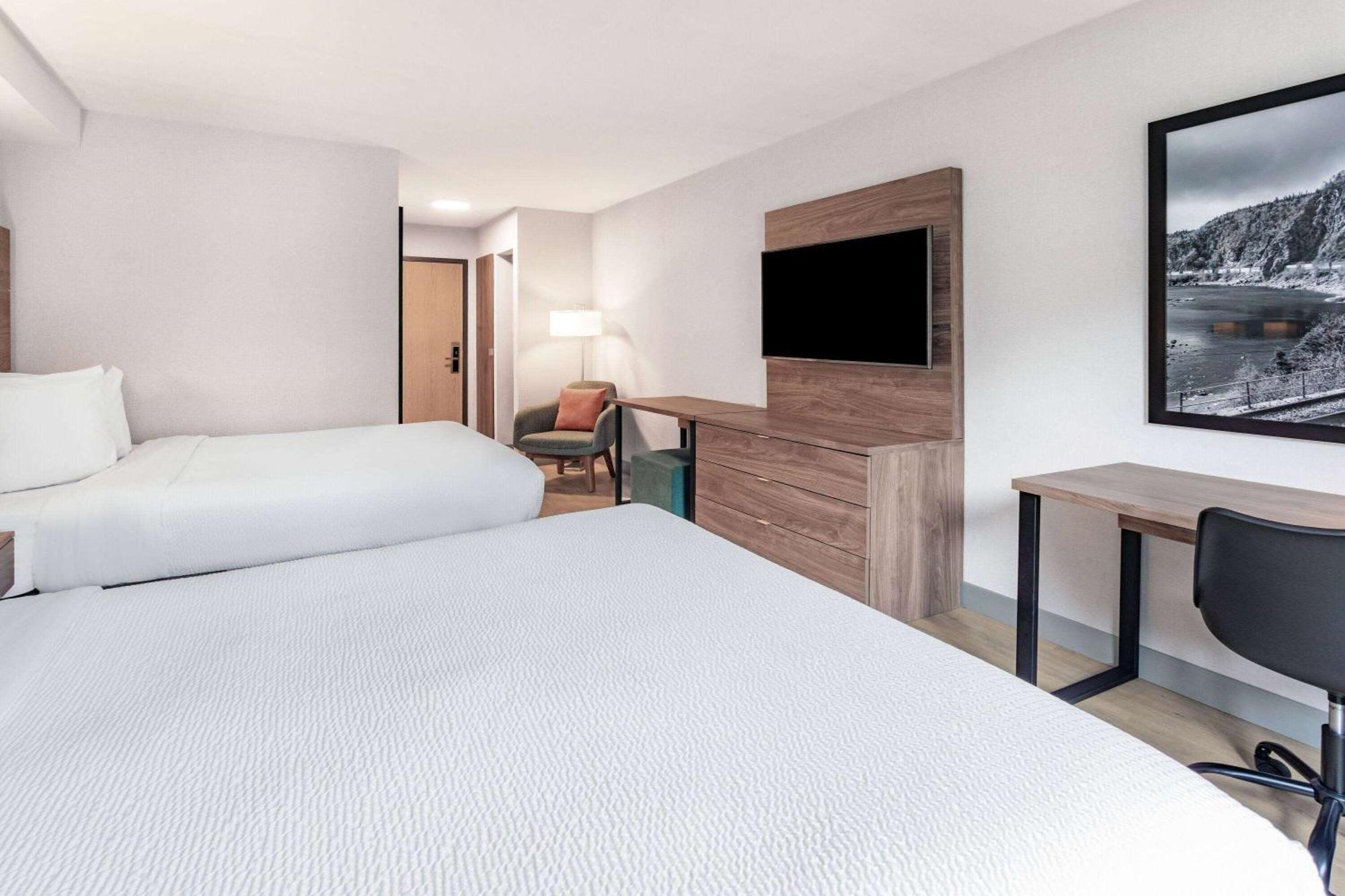 Super 8 By Wyndham Cornwall On Εξωτερικό φωτογραφία