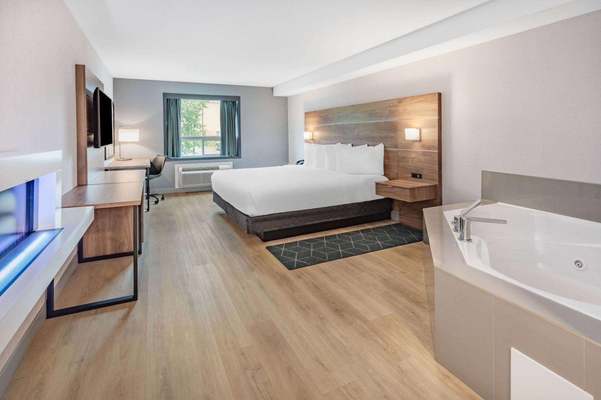 Super 8 By Wyndham Cornwall On Εξωτερικό φωτογραφία