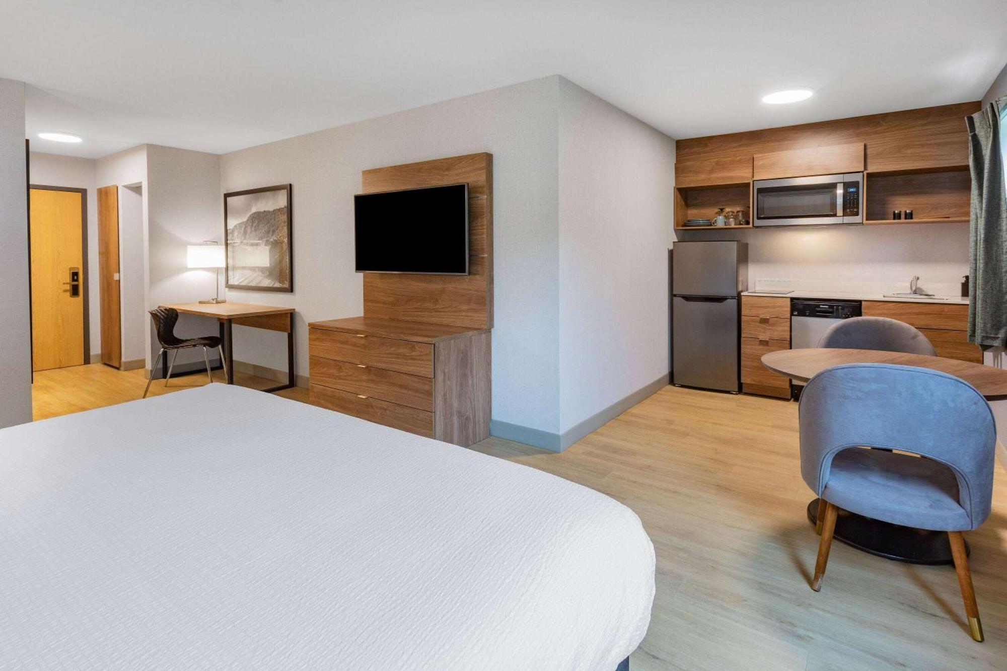 Super 8 By Wyndham Cornwall On Εξωτερικό φωτογραφία