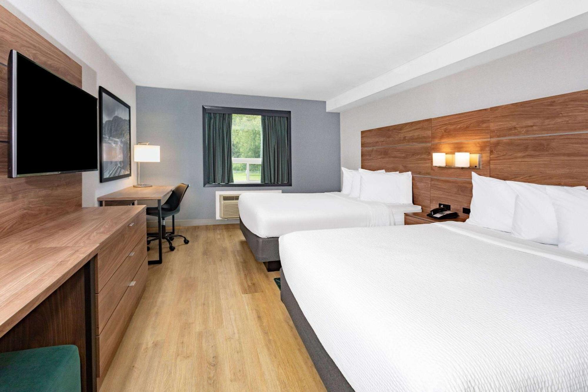 Super 8 By Wyndham Cornwall On Εξωτερικό φωτογραφία