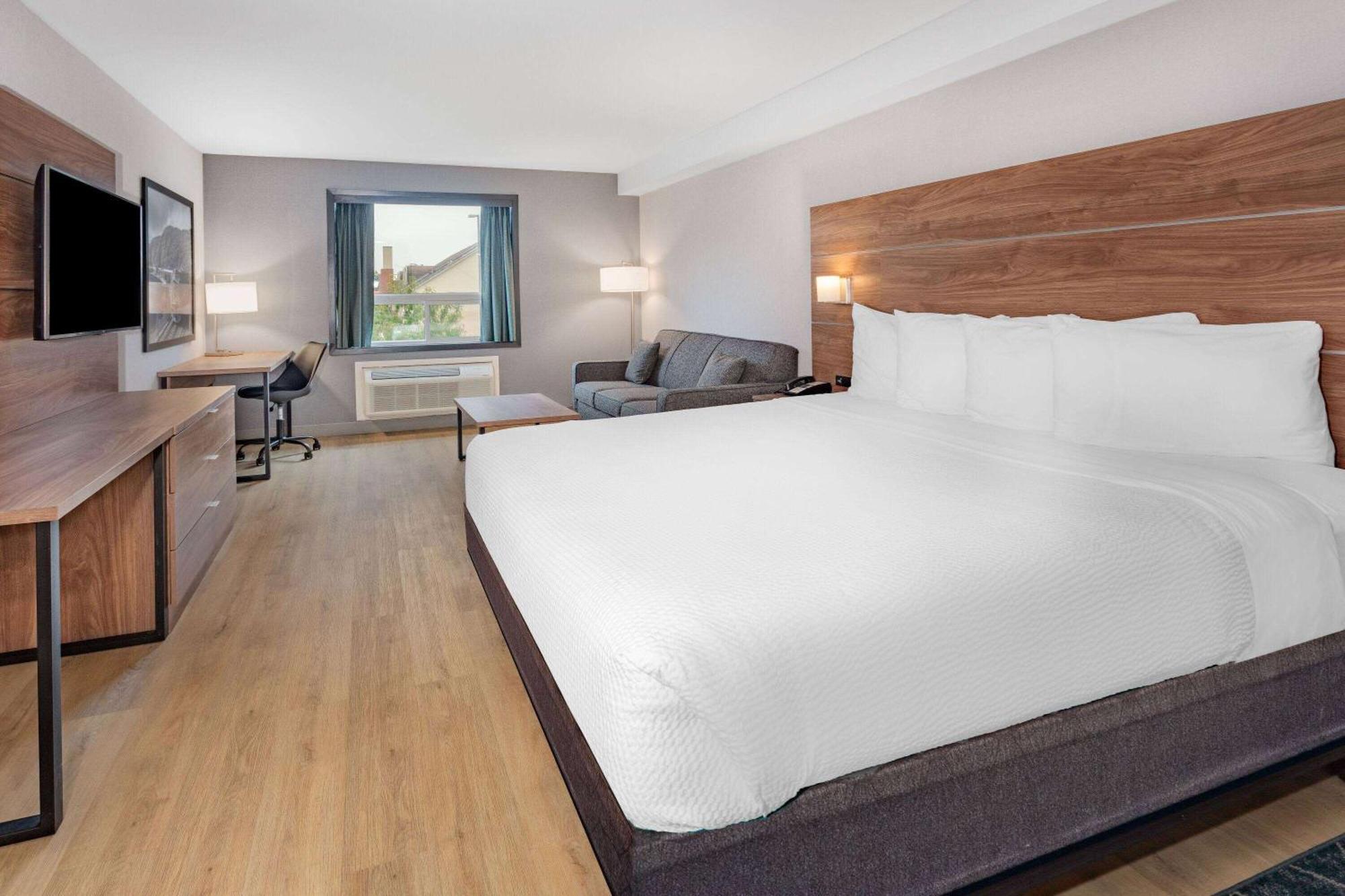 Super 8 By Wyndham Cornwall On Εξωτερικό φωτογραφία