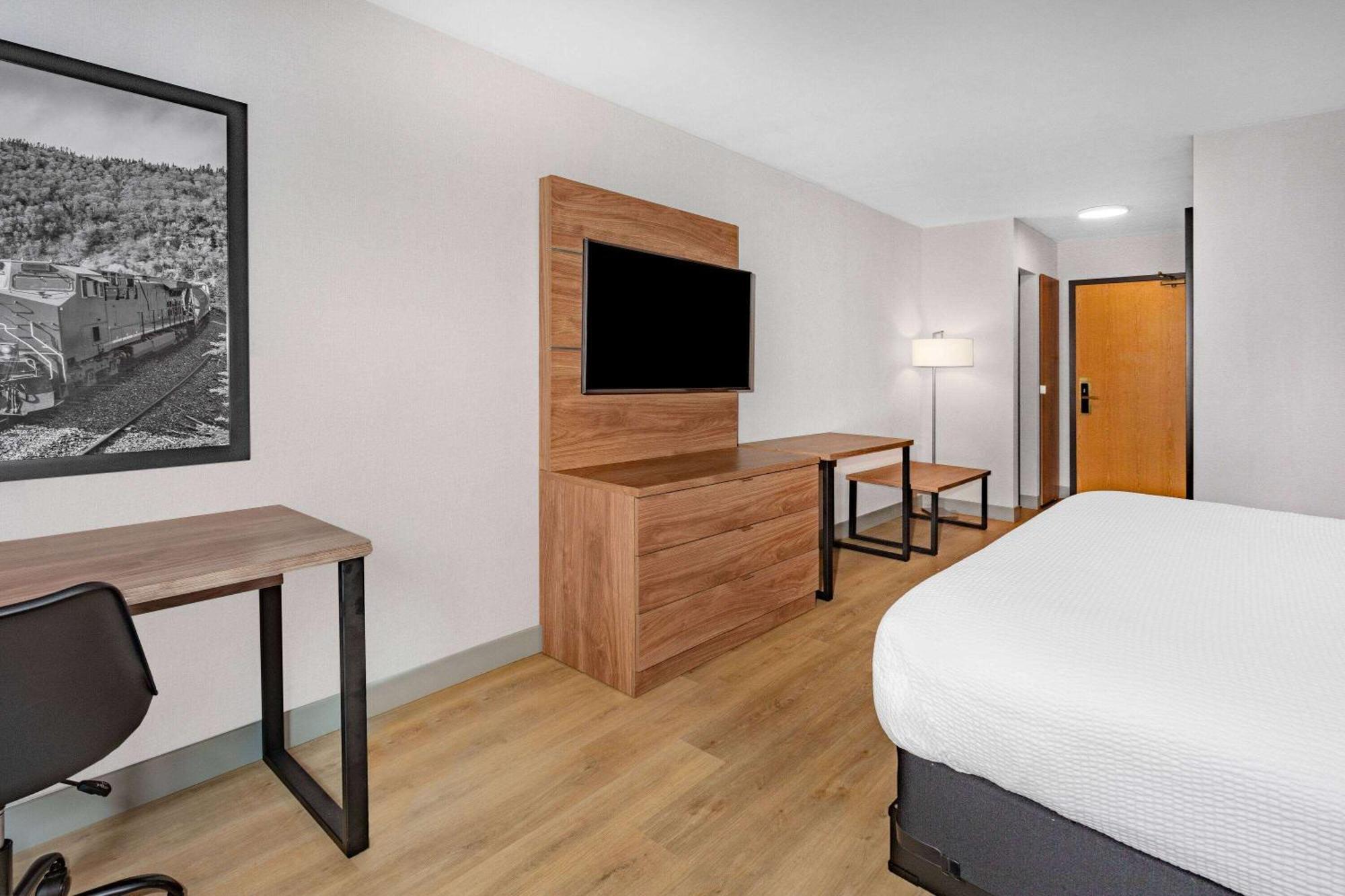 Super 8 By Wyndham Cornwall On Εξωτερικό φωτογραφία