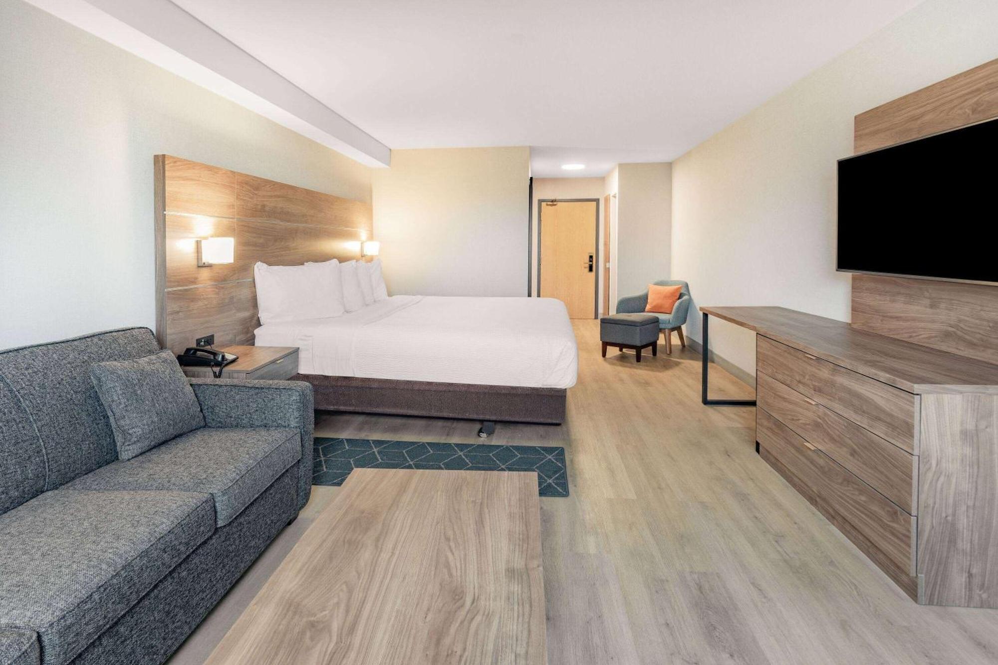 Super 8 By Wyndham Cornwall On Εξωτερικό φωτογραφία