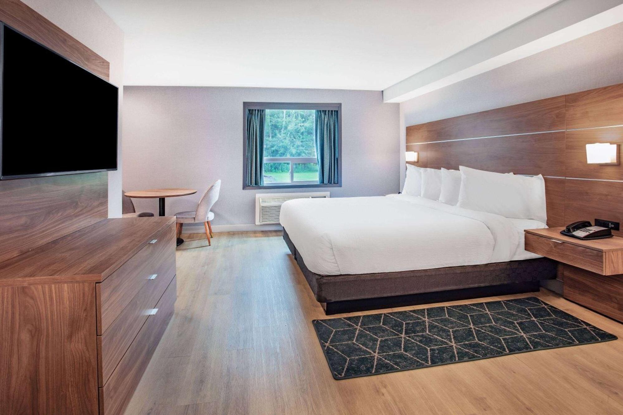 Super 8 By Wyndham Cornwall On Εξωτερικό φωτογραφία