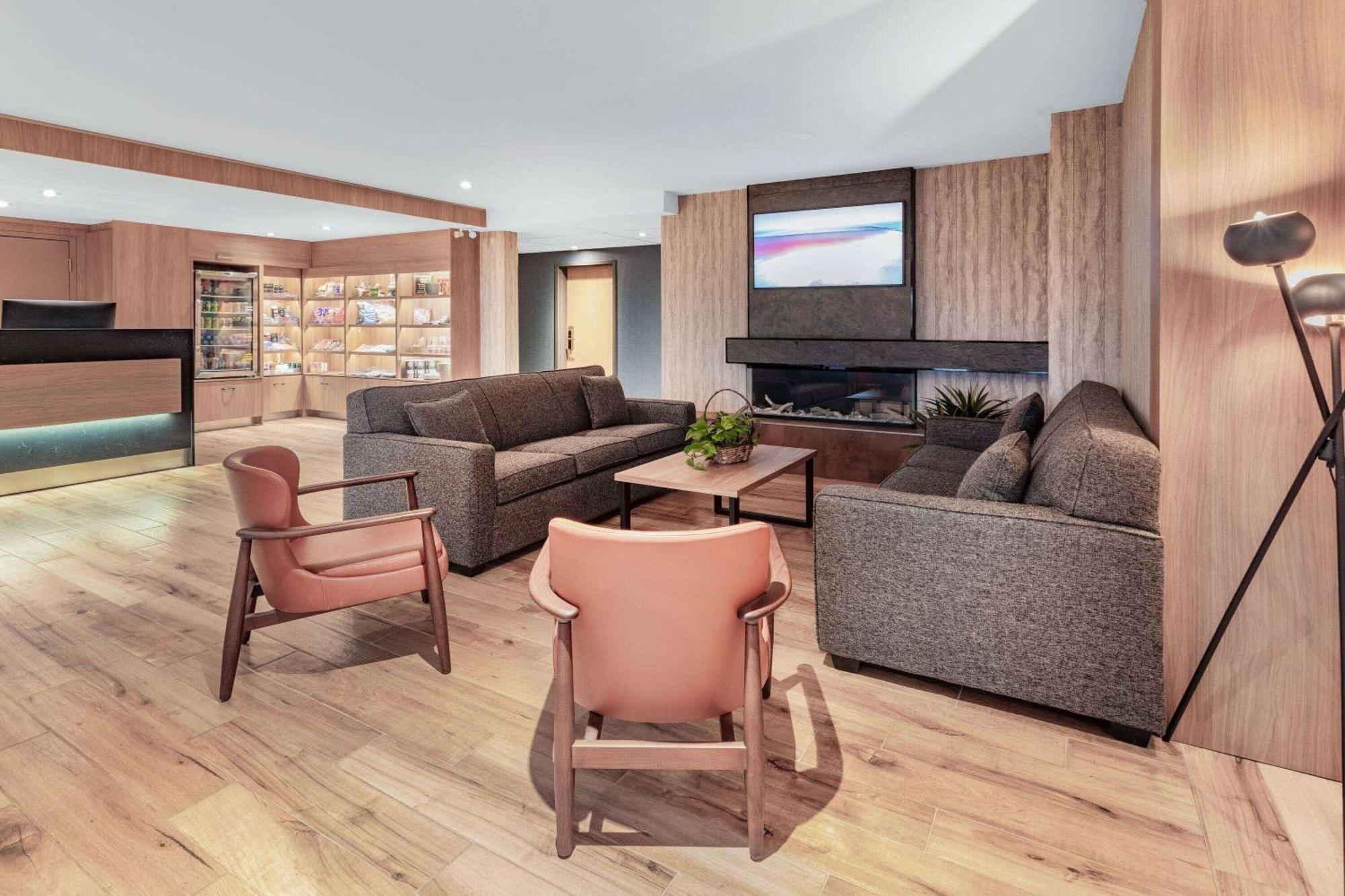 Super 8 By Wyndham Cornwall On Εξωτερικό φωτογραφία