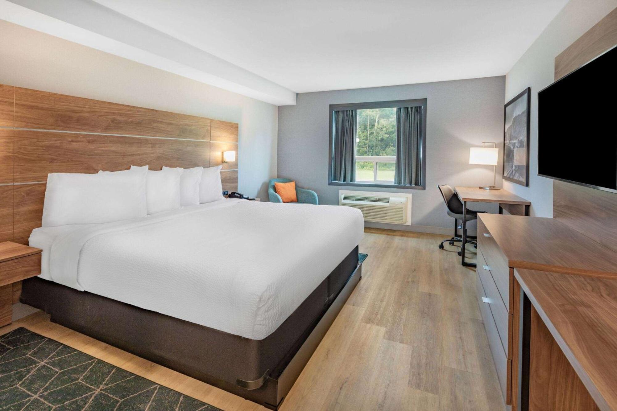 Super 8 By Wyndham Cornwall On Εξωτερικό φωτογραφία