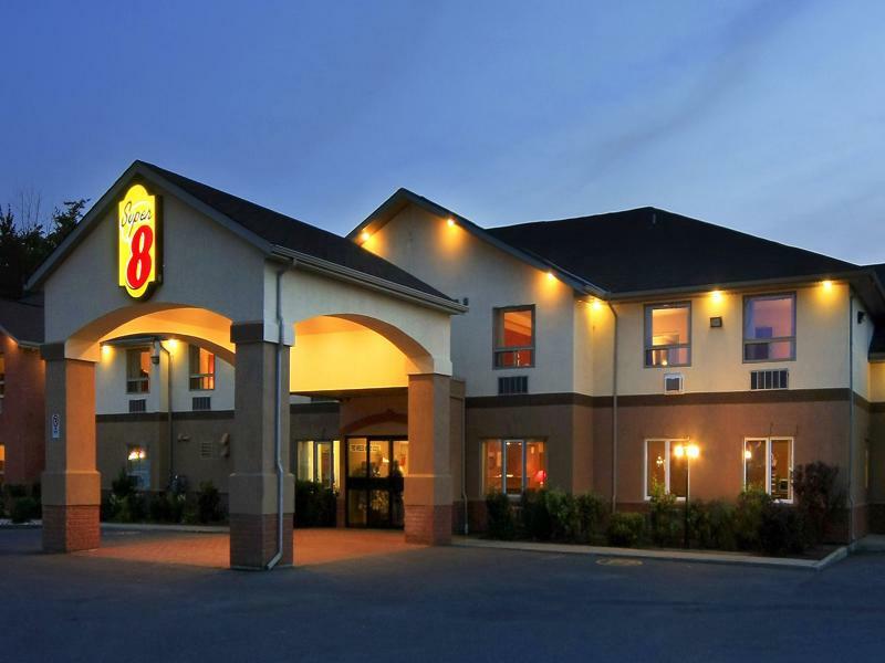 Super 8 By Wyndham Cornwall On Εξωτερικό φωτογραφία